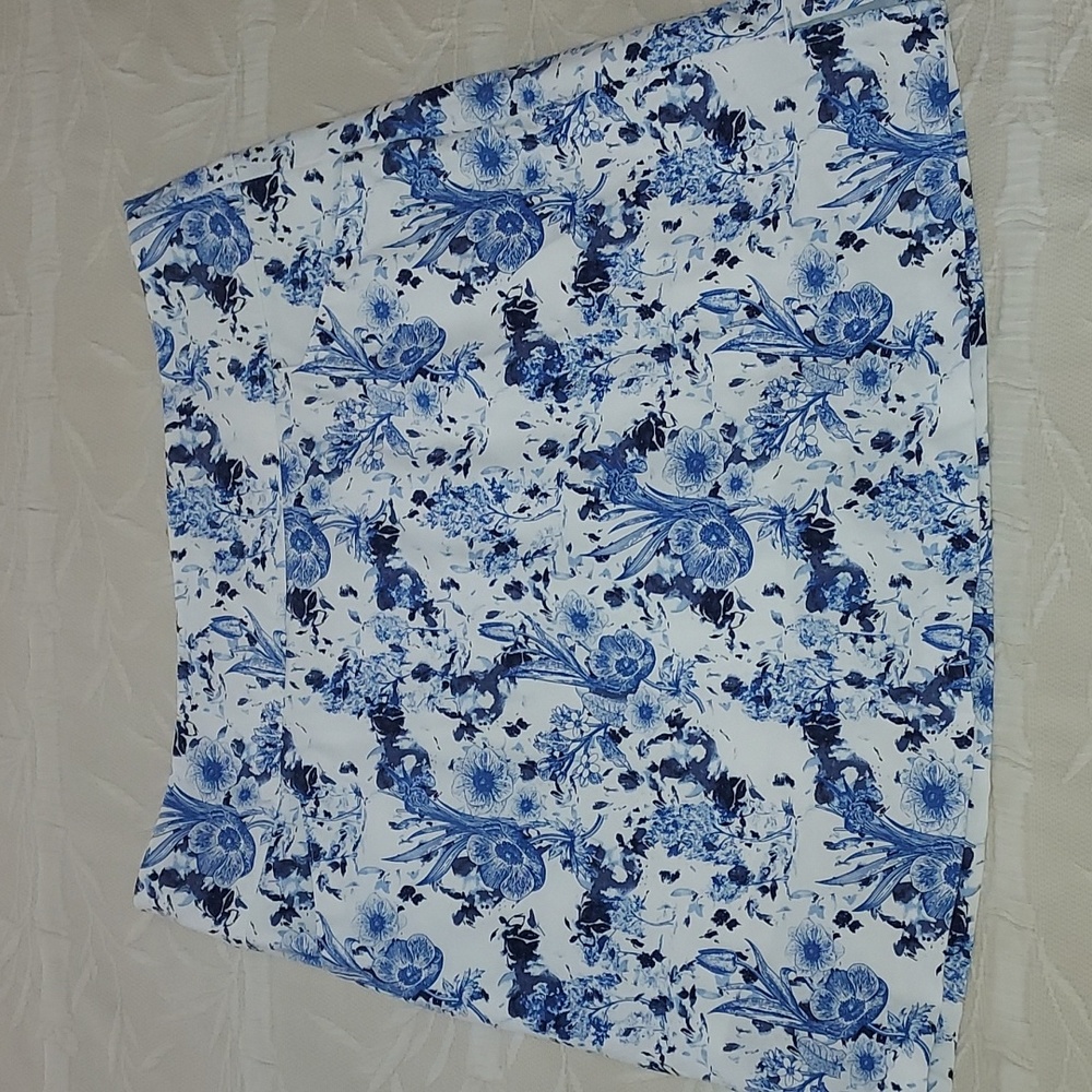 Lady Hagen Blue and White Floral Skort